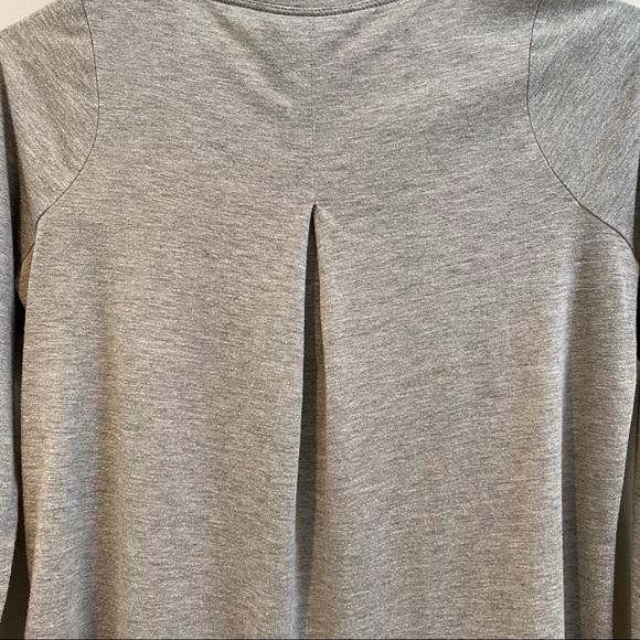 Joe’s Jeans Heathered Grey Pleated Back Shirt - Picture 7 of 8